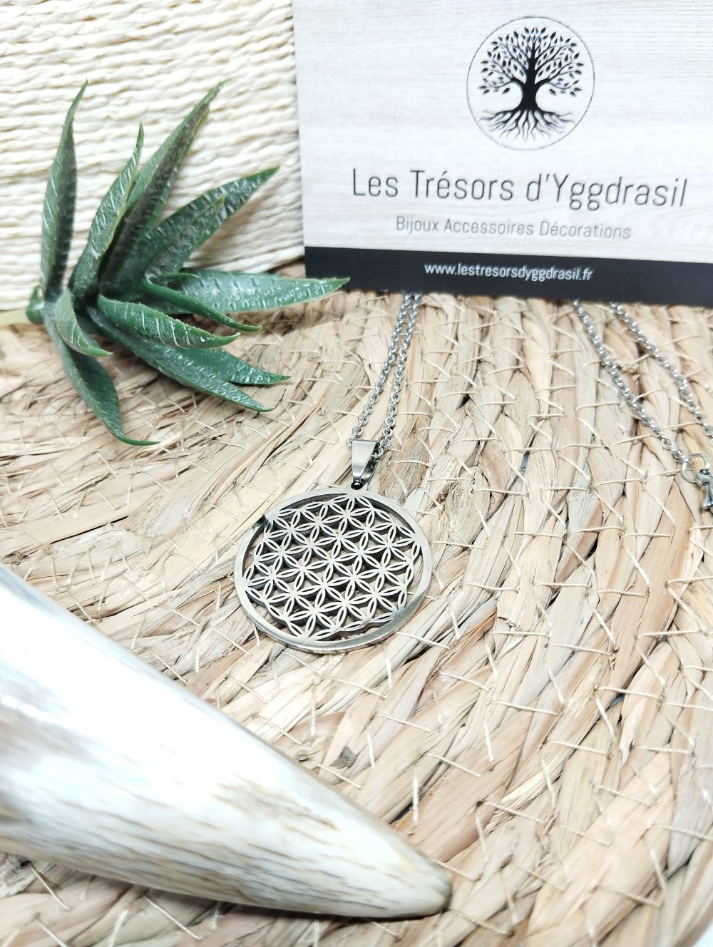 Collier " Fleur de vie "
